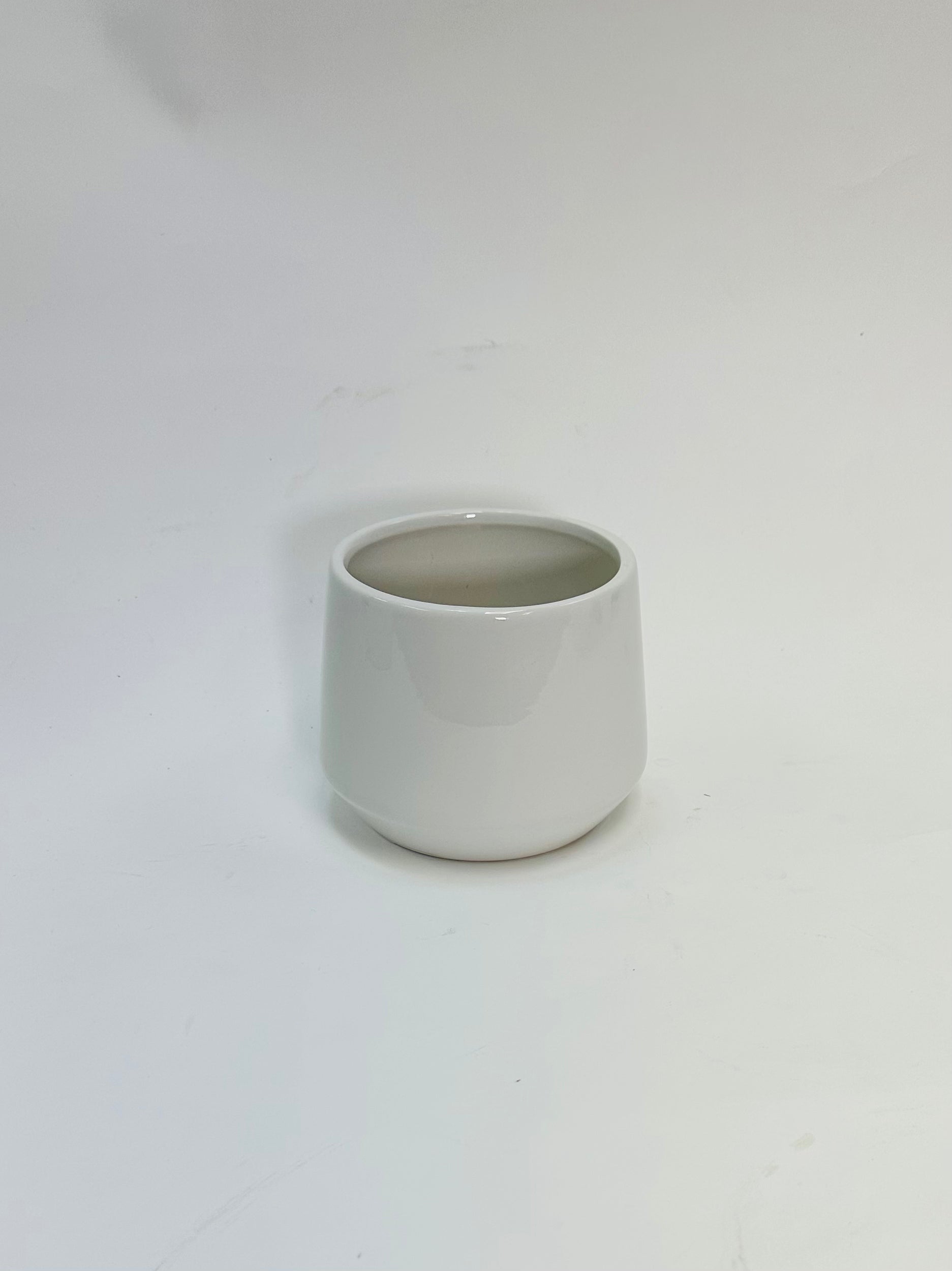Teardrop white container 4.5”