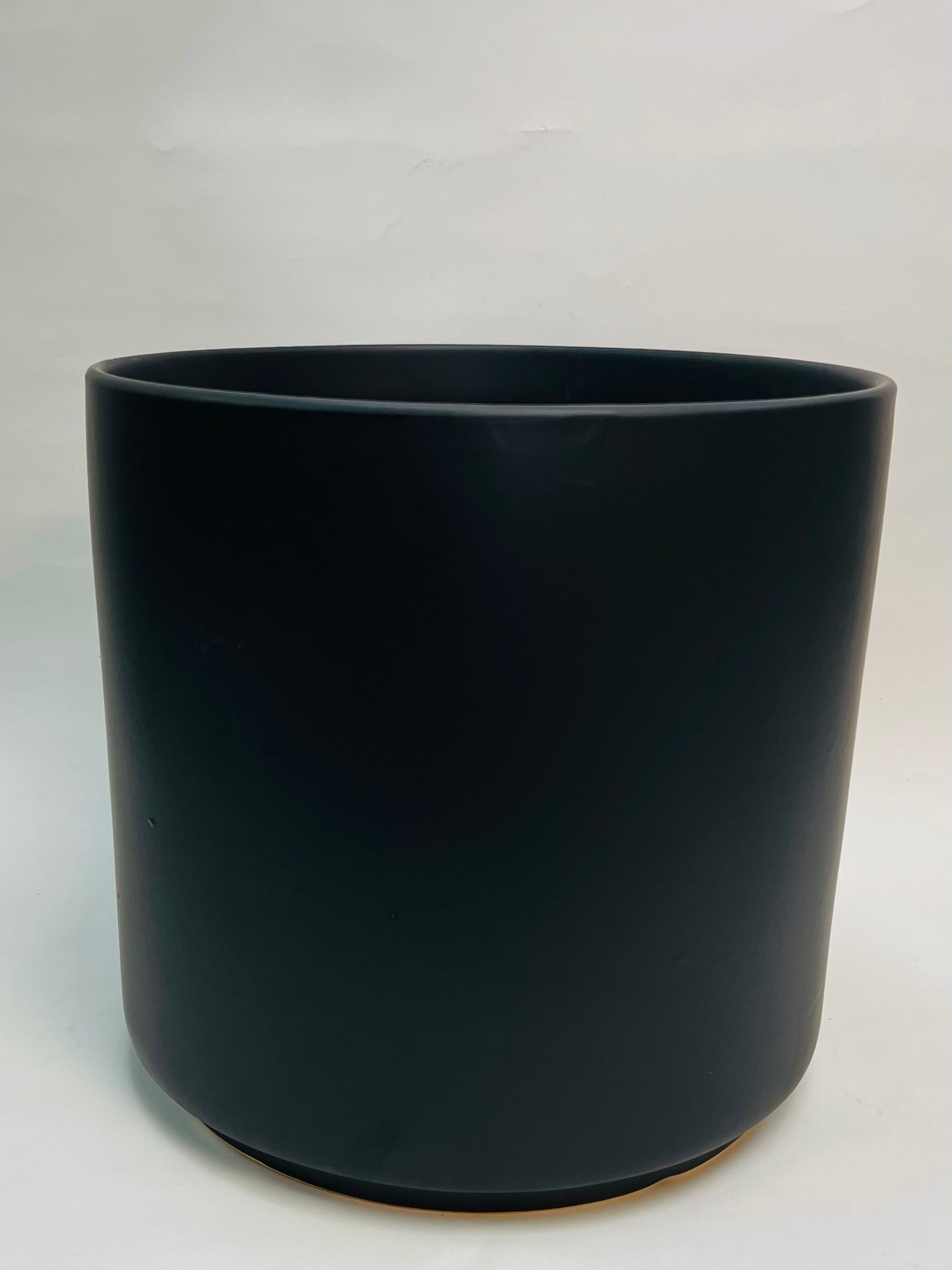 P&P Cylinder Black Matte 14"